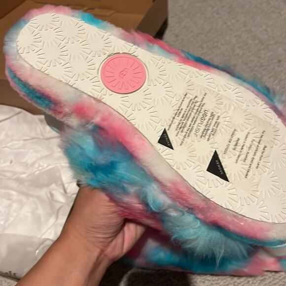 ugg rainbow fluffy slippers - Picture 4 of 4